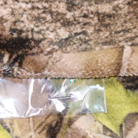 Lip ring - Picture 2 of 2